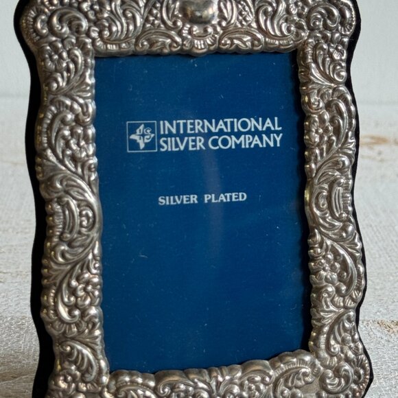 Vintage Ornate Silver Plated Photo Frame with Stand - Picture 3 of 11